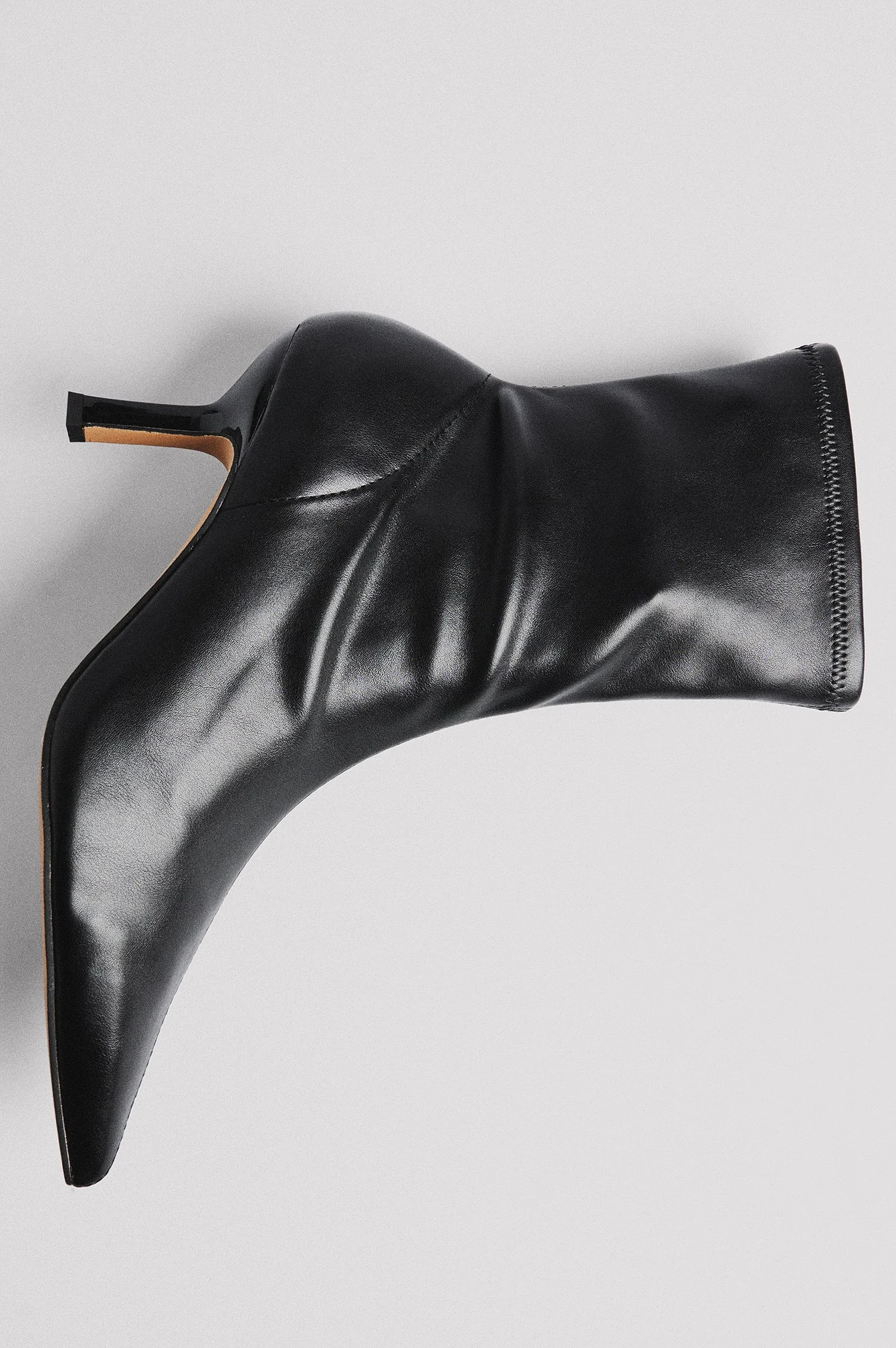 Stiletto-Stiefeletten mit niedrigem Absatz