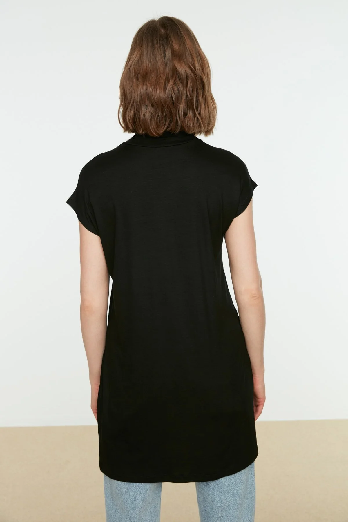 Trendyol Modest  Schwarz-weißes 2er-Pack ärmellose Unterwäsche-Liner-Tunika mit Stehkragen TCTSS21UK0033