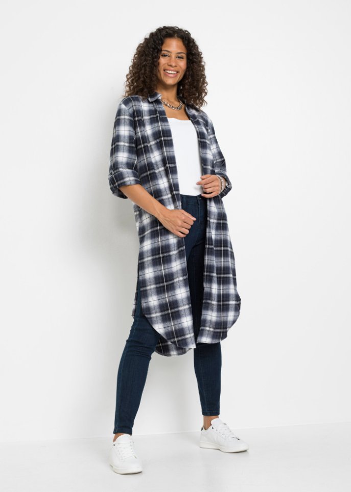 Longbluse mit seitlichen Schlitzen