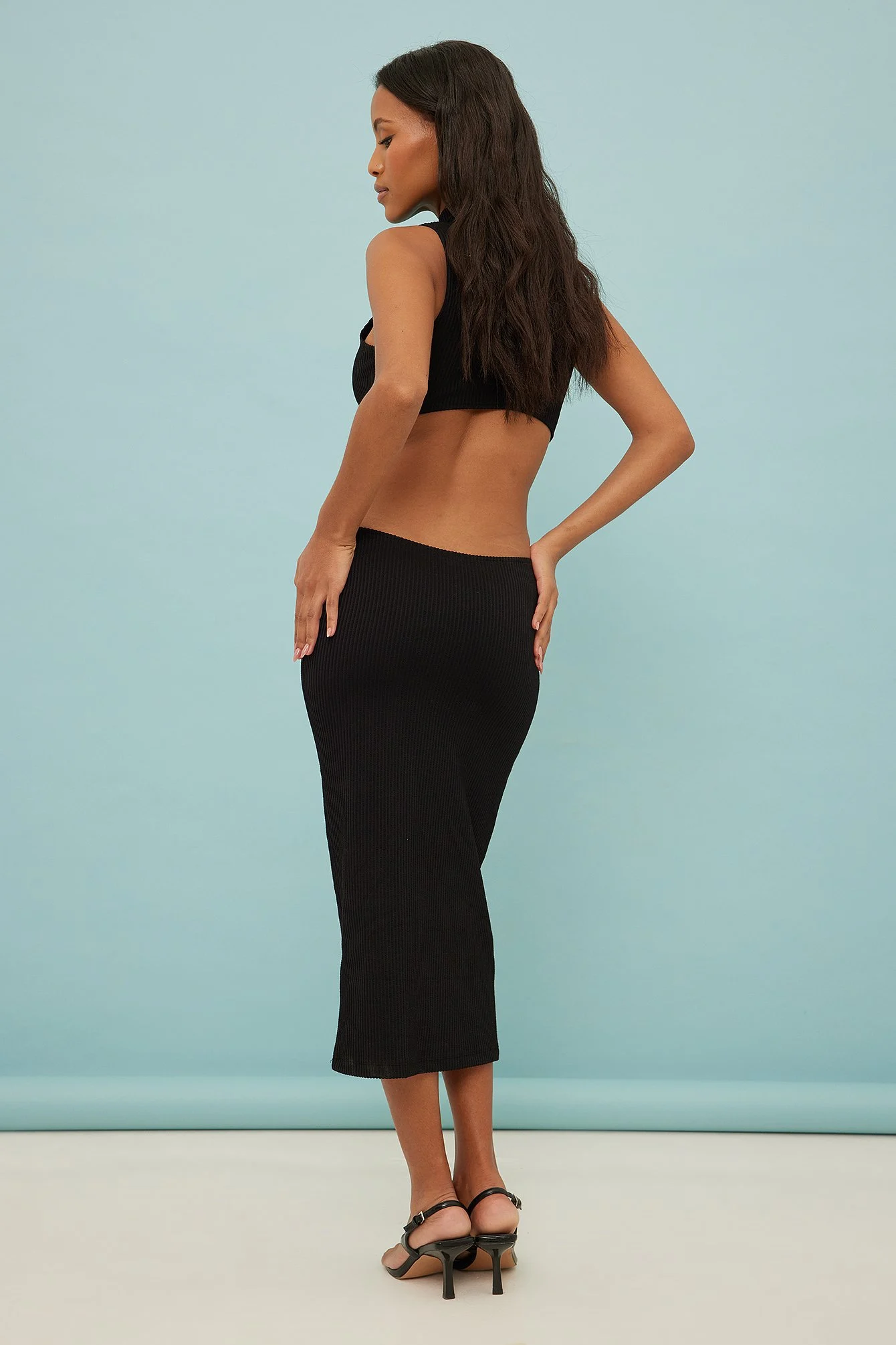 Geripptes Kleid mit Cut-outs