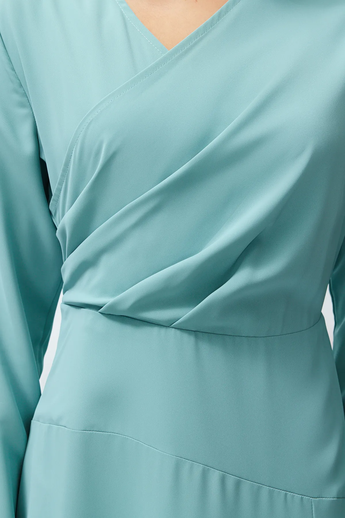Trendyol Modest  Khakifarbenes Abendkleid aus gewebtem Satin mit zweireihigem Kragen TCTSS24DB00046