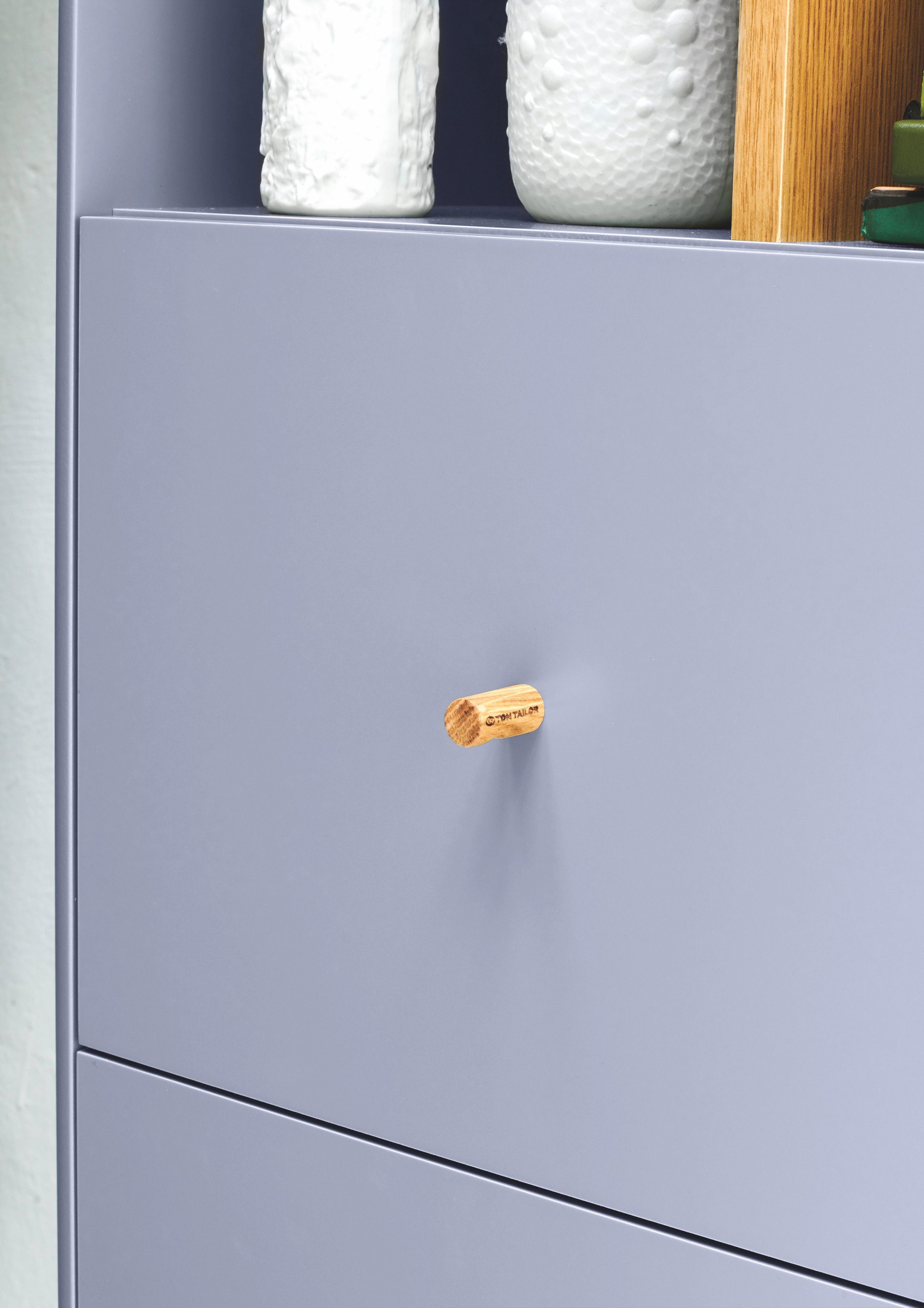 TOM TAILOR HOME Highboard COLOR LIVING Highcabinet - stylischer Stauraum in schönen Farben, hochwertiges Highcabinet mit 3 Schubladen und 3 offenen Fächern.