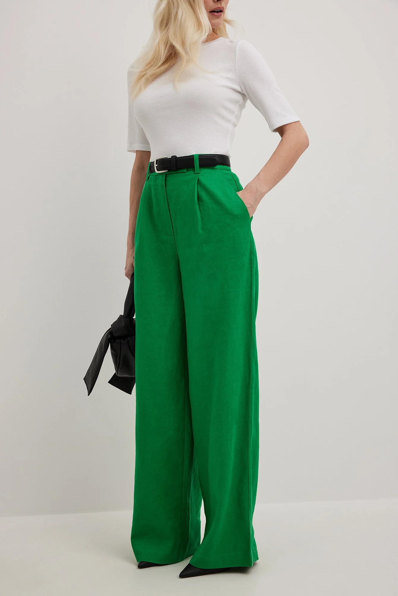Leinenhose mit weiten Beinen