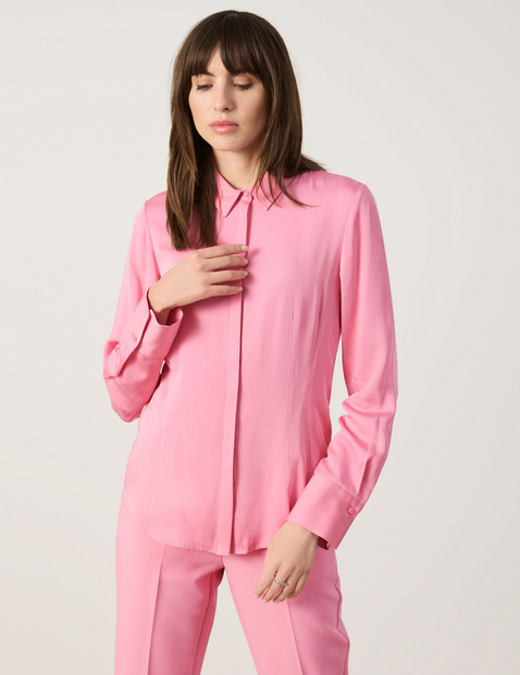 Fein schimmernde Hemdbluse