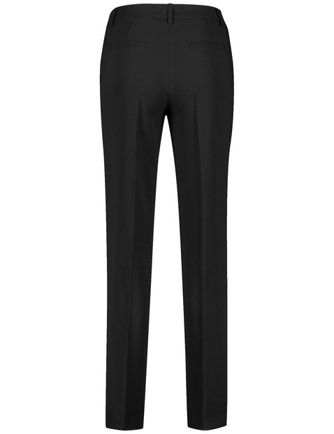 Schlichte Hose mit Bügelfalten