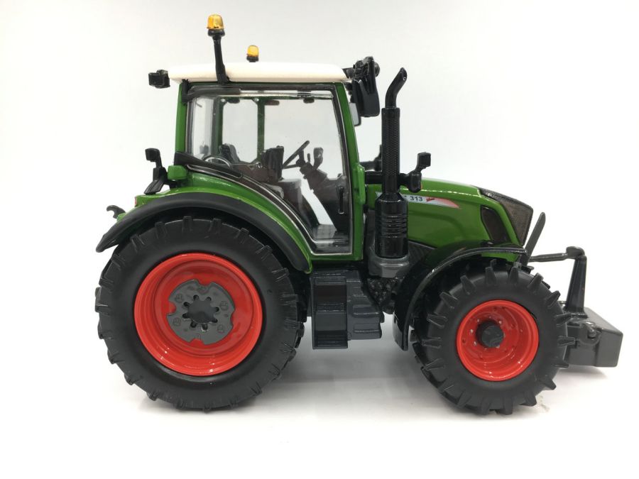 Fendt 313 Vario mit Frontgewicht