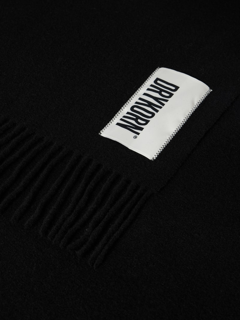 Schal mit Label-Patch Modell 'GAZE' in schwarz