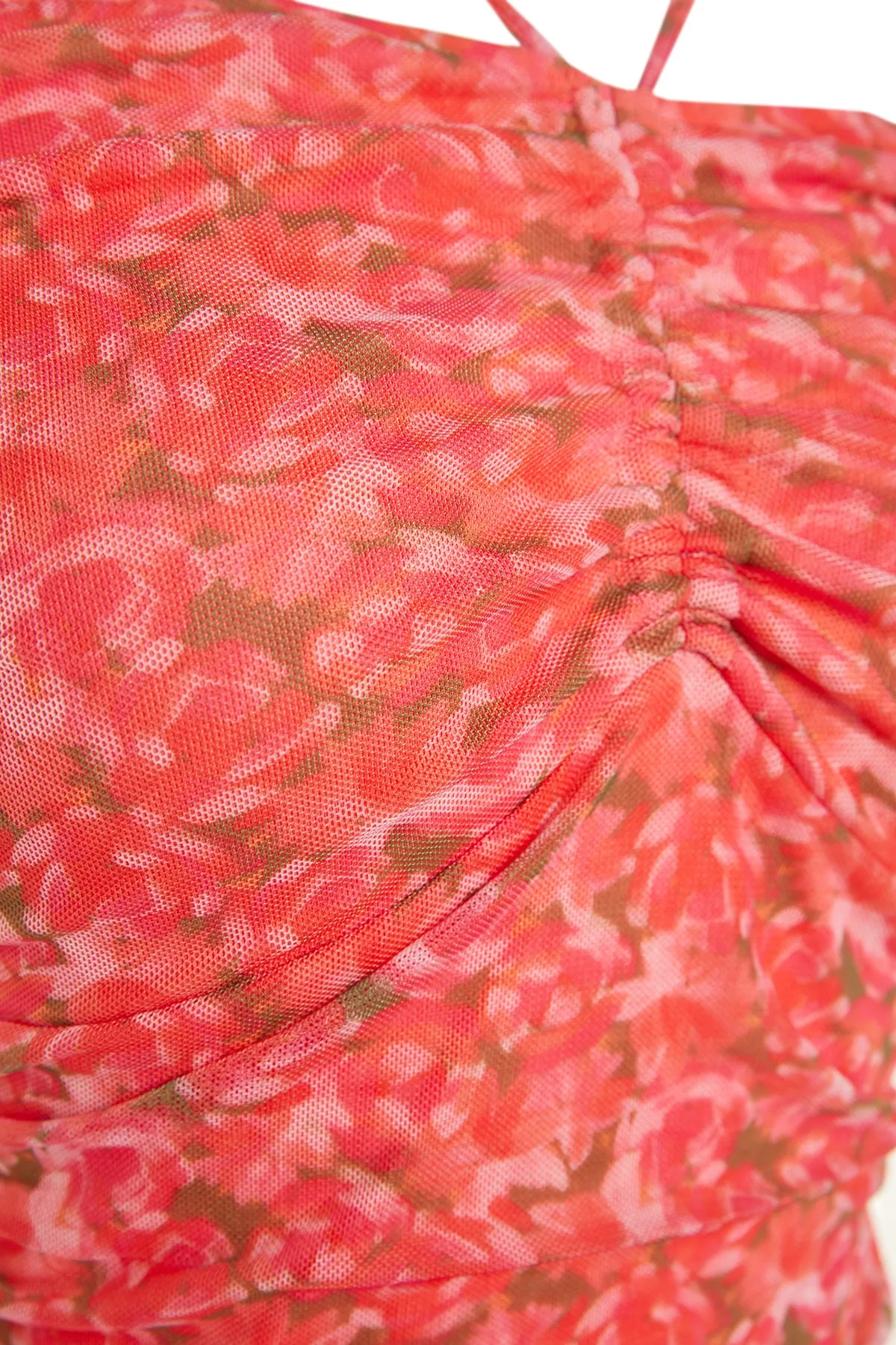 Trendyol Collection  Rosa bedrucktes, figurbetontes, drapiertes, detailliertes, gerafftes, dehnbares Midi-Strickkleid aus Tüll TWOSS23EL00360
