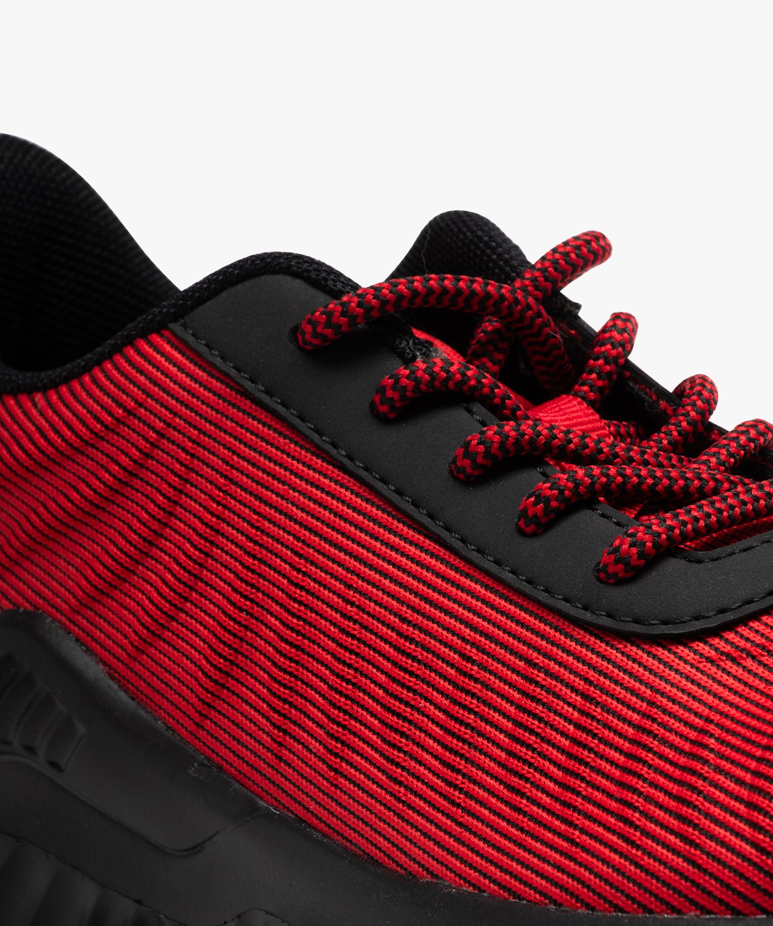 Baskets Garçon unies en mesh avec reliefs rouge | GEMO