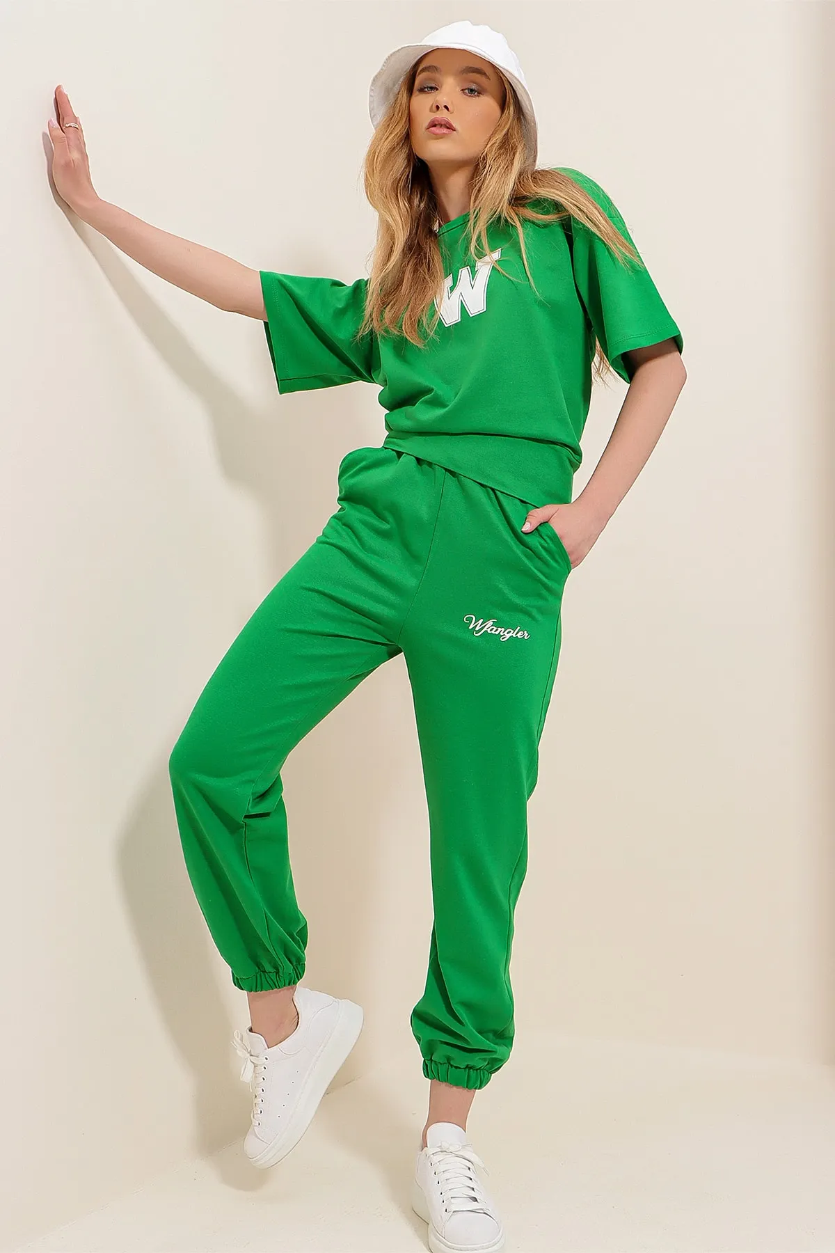 Trend Alaçatı Stili  Grasgrünes Trainingsanzug-Set mit Aufdruck für Damen ALC-X5889