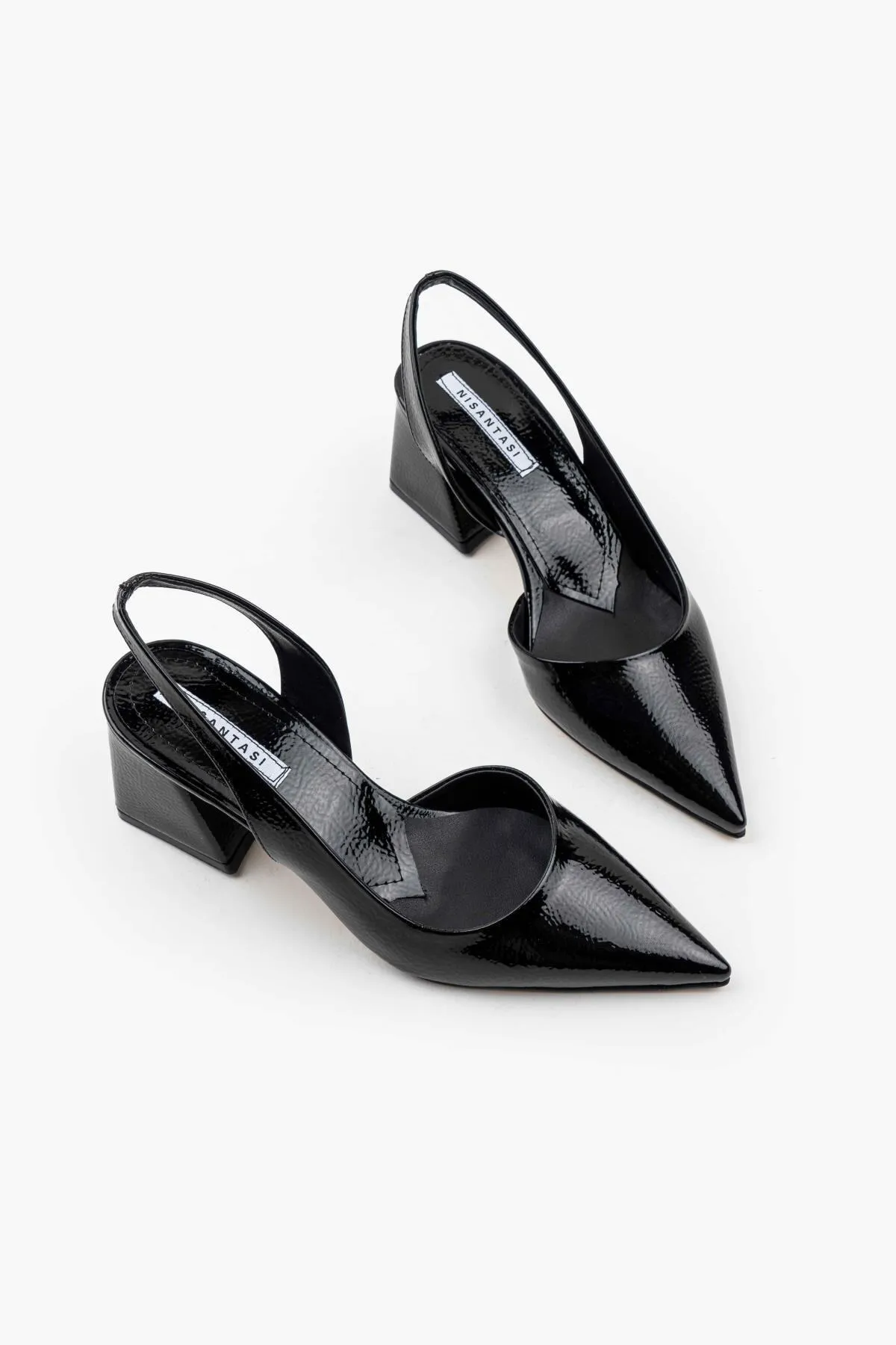 NİŞANTAŞI SHOES  Owen Damen-Schuhe mit Absatz aus schwarzem Lackleder mit Banddetail und spitzer Zehenpartie