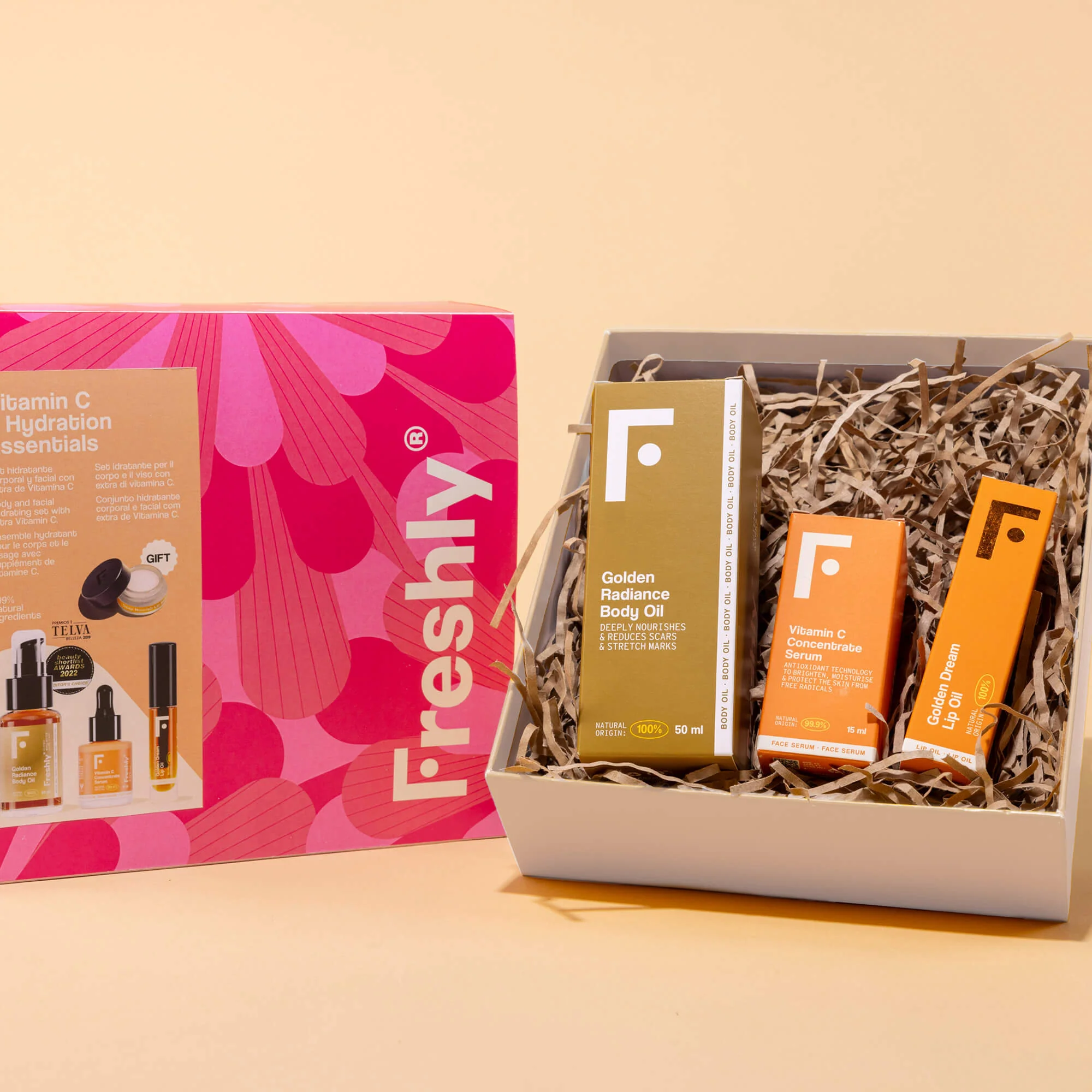 Set corporal esencial con vitamina C e hidratación: incluye productos para rostro y cuerpo, aceite reductor de estrías, sérum facial iluminador, brillo labial y bálsamo labial.