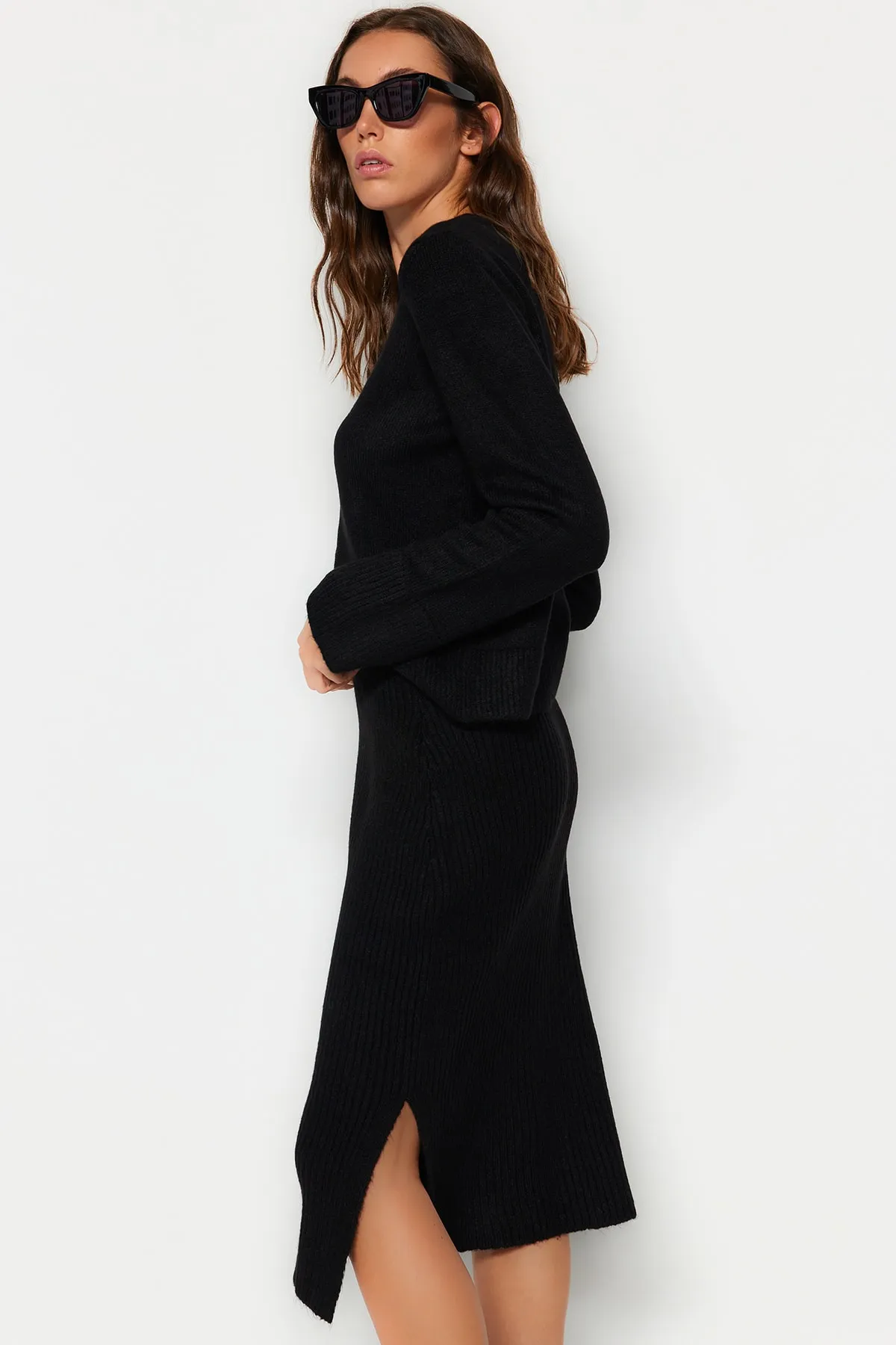 Trendyol Collection  Schwarzes, weich strukturiertes Strickoberteil- und -unterteil-Set mit Rock TWOAW23AU00217