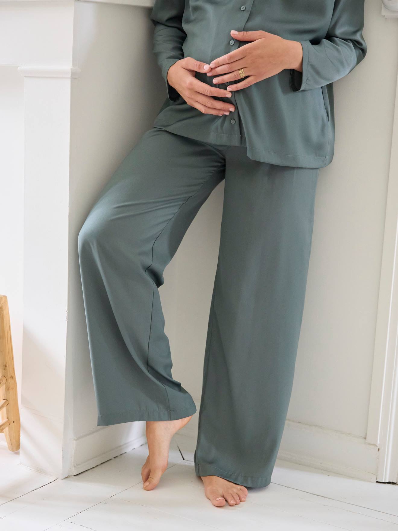 Ensemble 2 pièces pyjama satin grossesse et allaitement gris ardoise