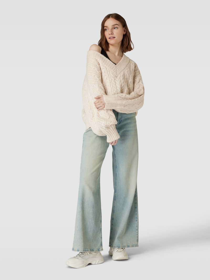 Strickpullover mit V-Ausschnitt in beige
