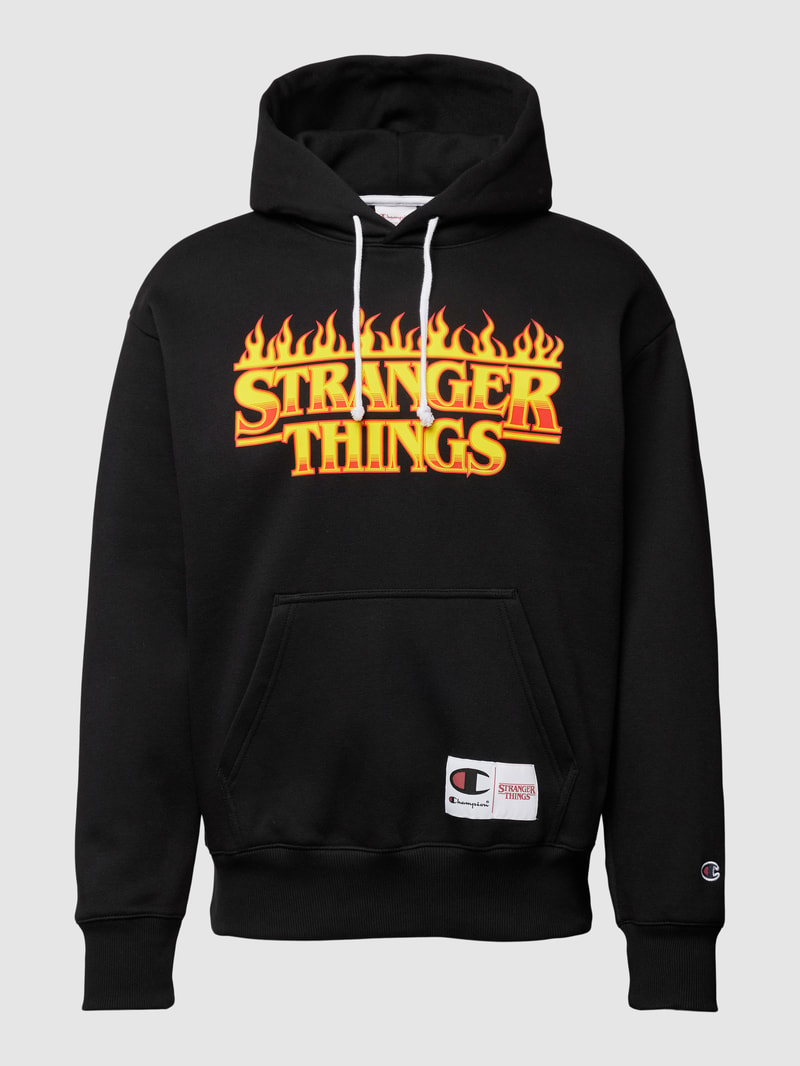 Hoodie mit Logo-Stitching - Champion x Stranger Things in metallic schwarz