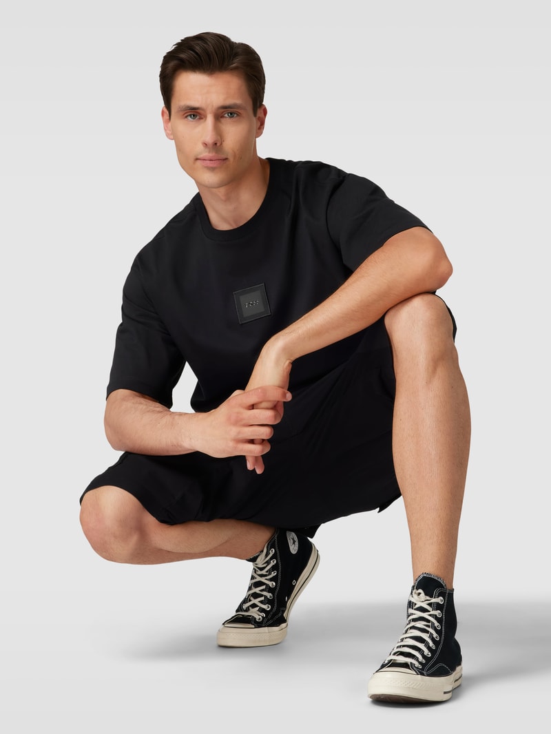 Oversized T-Shirt mit Label-Detail Modell 'Talboa Lotus' in schwarz