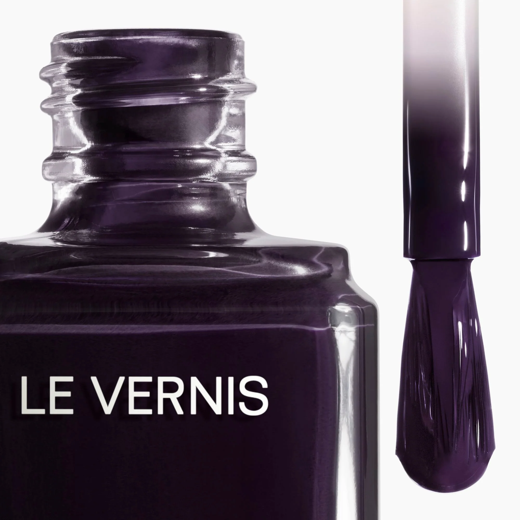 LE VERNIS - CULOARE ȘI STRĂLUCIRE DE LUNGĂ DURATĂ