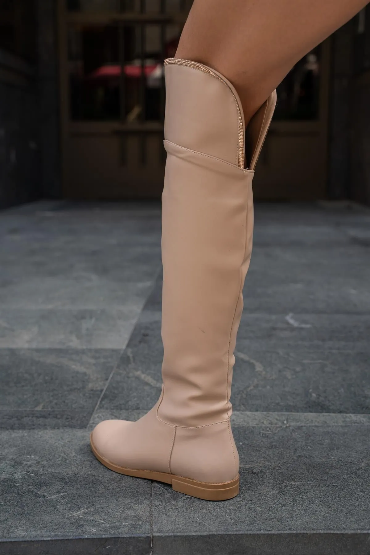 Madamra  Nerzfarbene Damen-Stiefel aus langem Leder mit Steindetails