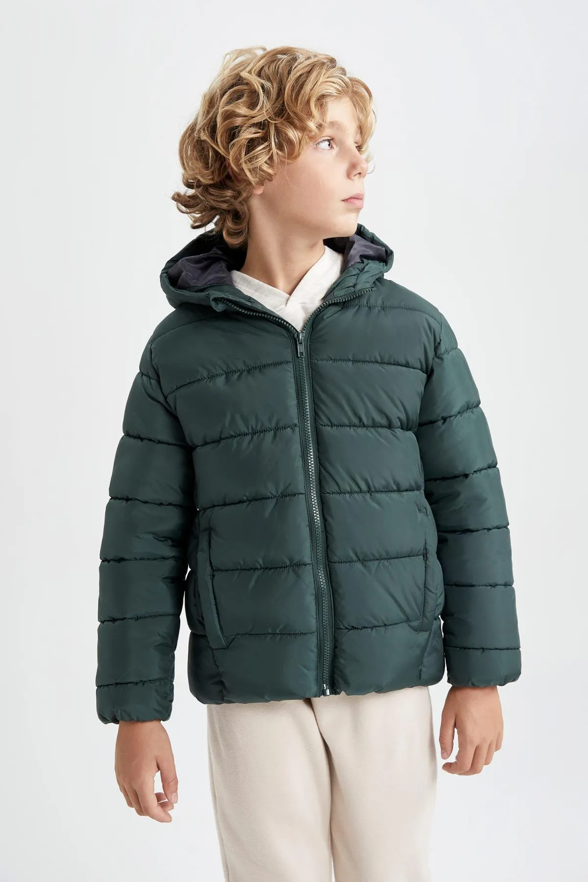 DeFacto  Wasserabweisende Pufferjacke mit Kapuze für Jungen A1875a823wn