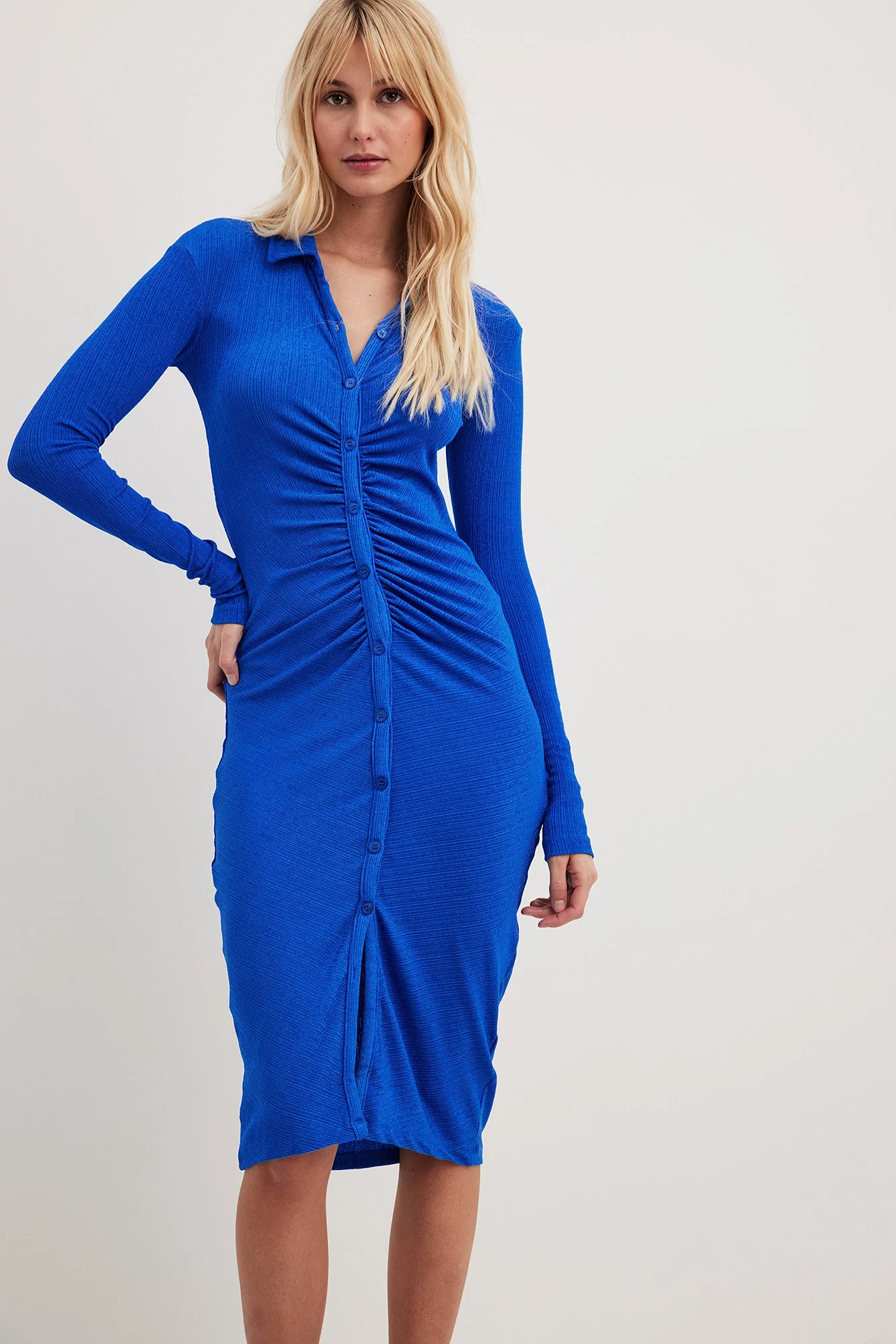 Midikleid mit Knopfdetail