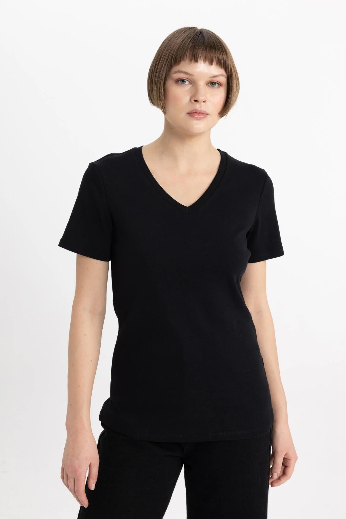 DeFacto  Slim Fit Kurzarm-T-Shirt mit V-Ausschnitt I1080az24sm