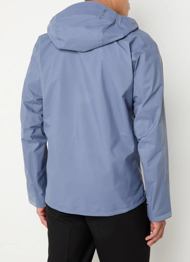 Arc'teryx Beta vējjaka ar izšuvumu no logotipa un rāvējslēdzēja kabatām