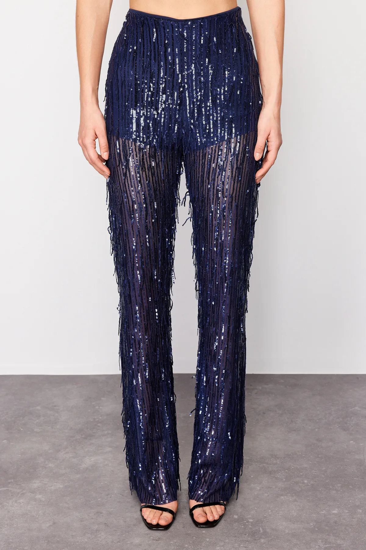 Trendyol Collection  Marineblaue, mit Pailletten besetzte Strickhose mit weitem Bein TPRSS24PL00000