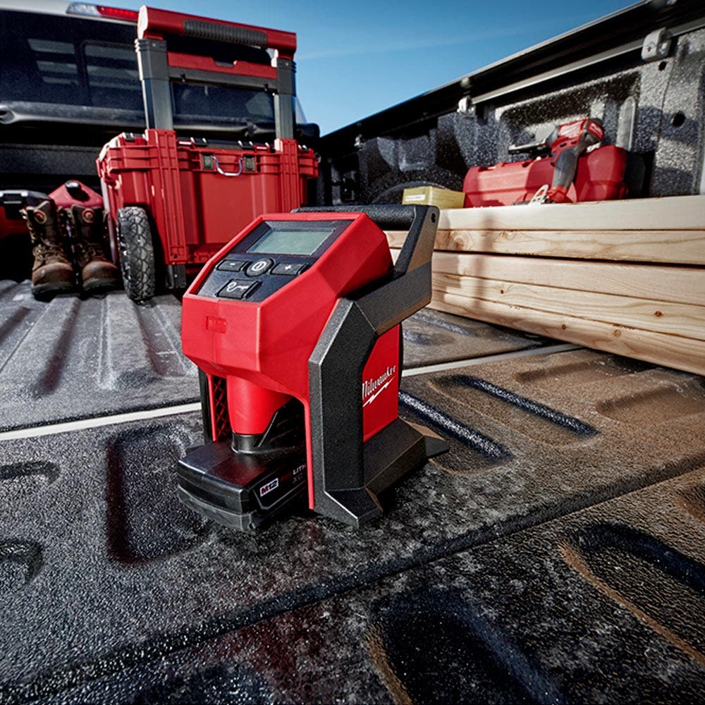 Bocal inflável compacto MILWAUKEE 12V M12BI-0