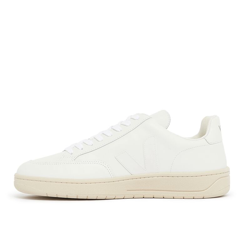 Veja V-12 extra white
