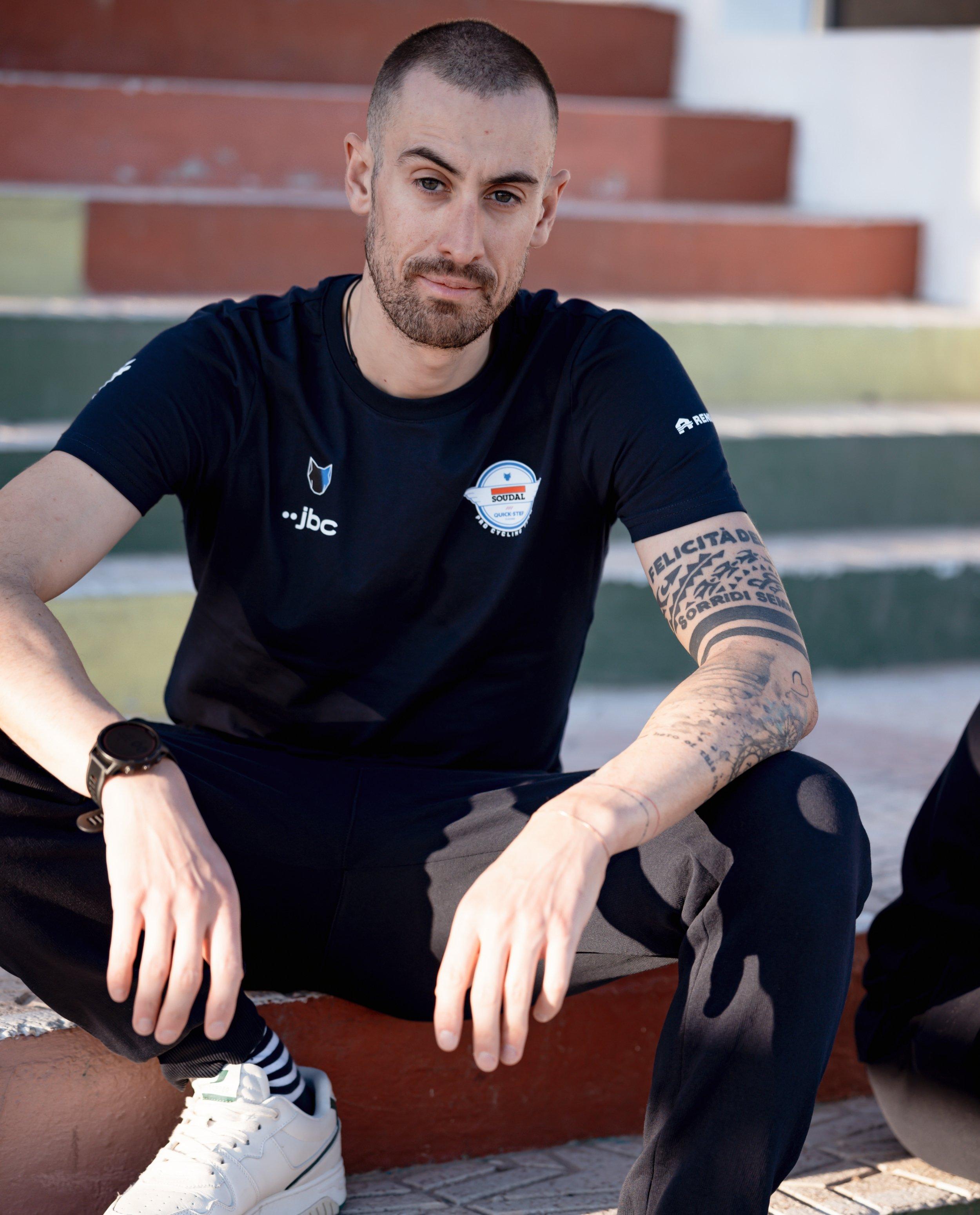 JBC Sponsor T-shirt med The Wolfpack-logotyper mörkblå