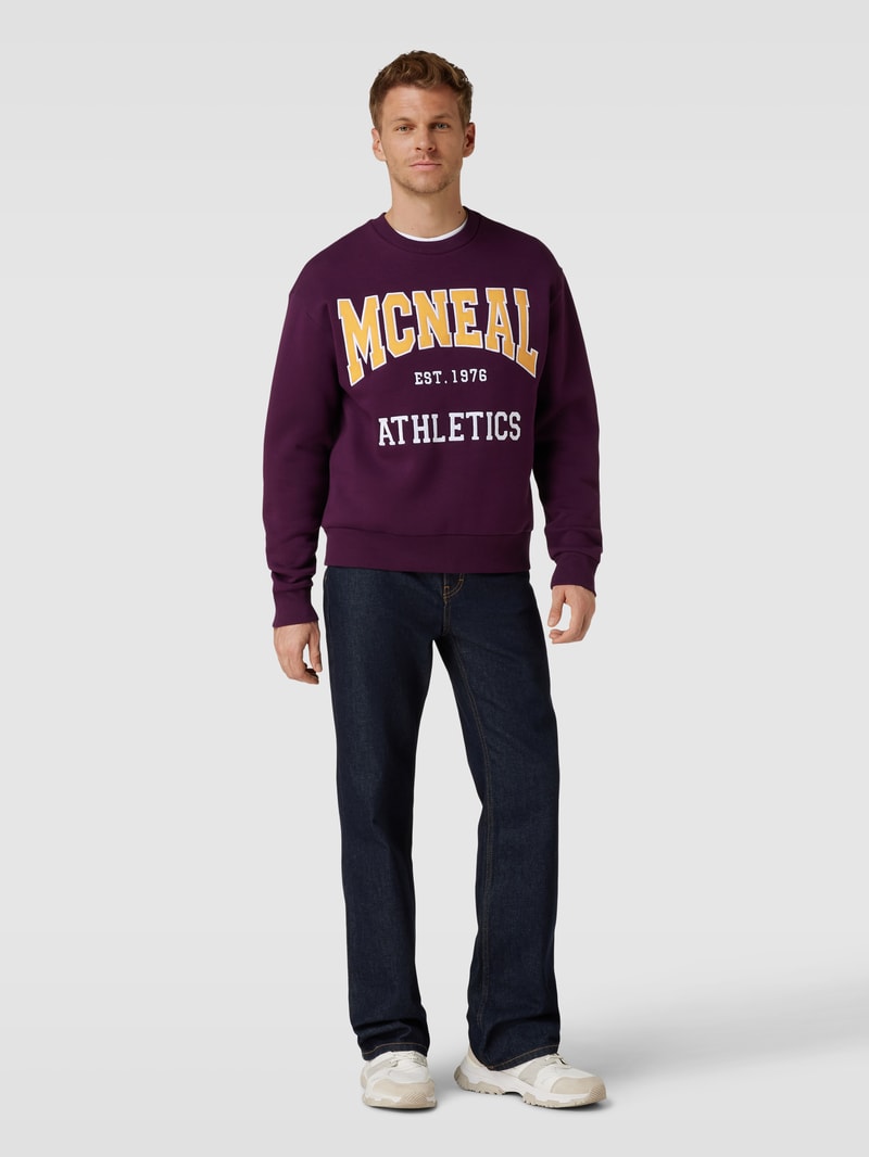 Sweatshirt mit Label-Print in aubergine