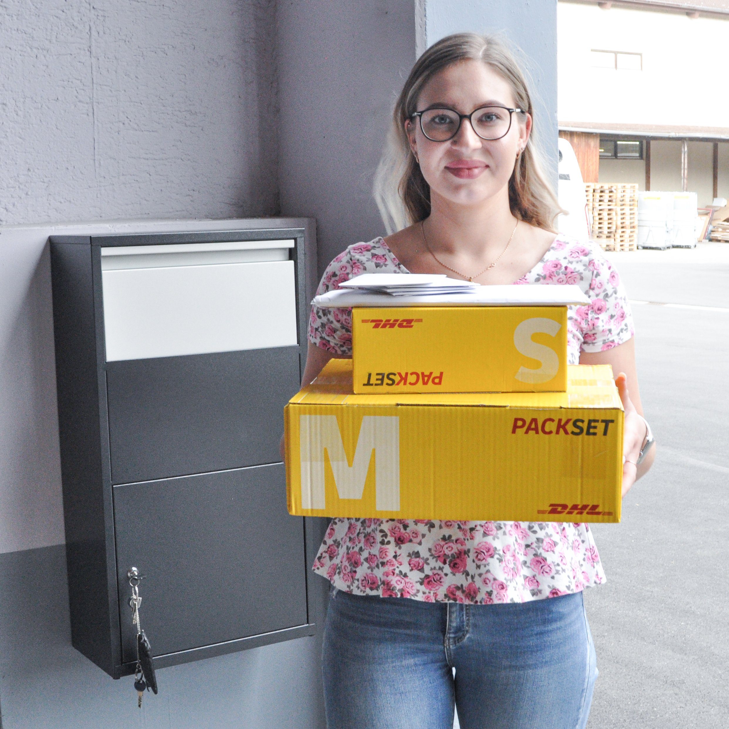 Haussmann Paketbriefkasten Paketbriefbox 400 Protect, Vormontiert Pulverbeschichtet gefalzt Regenschutz