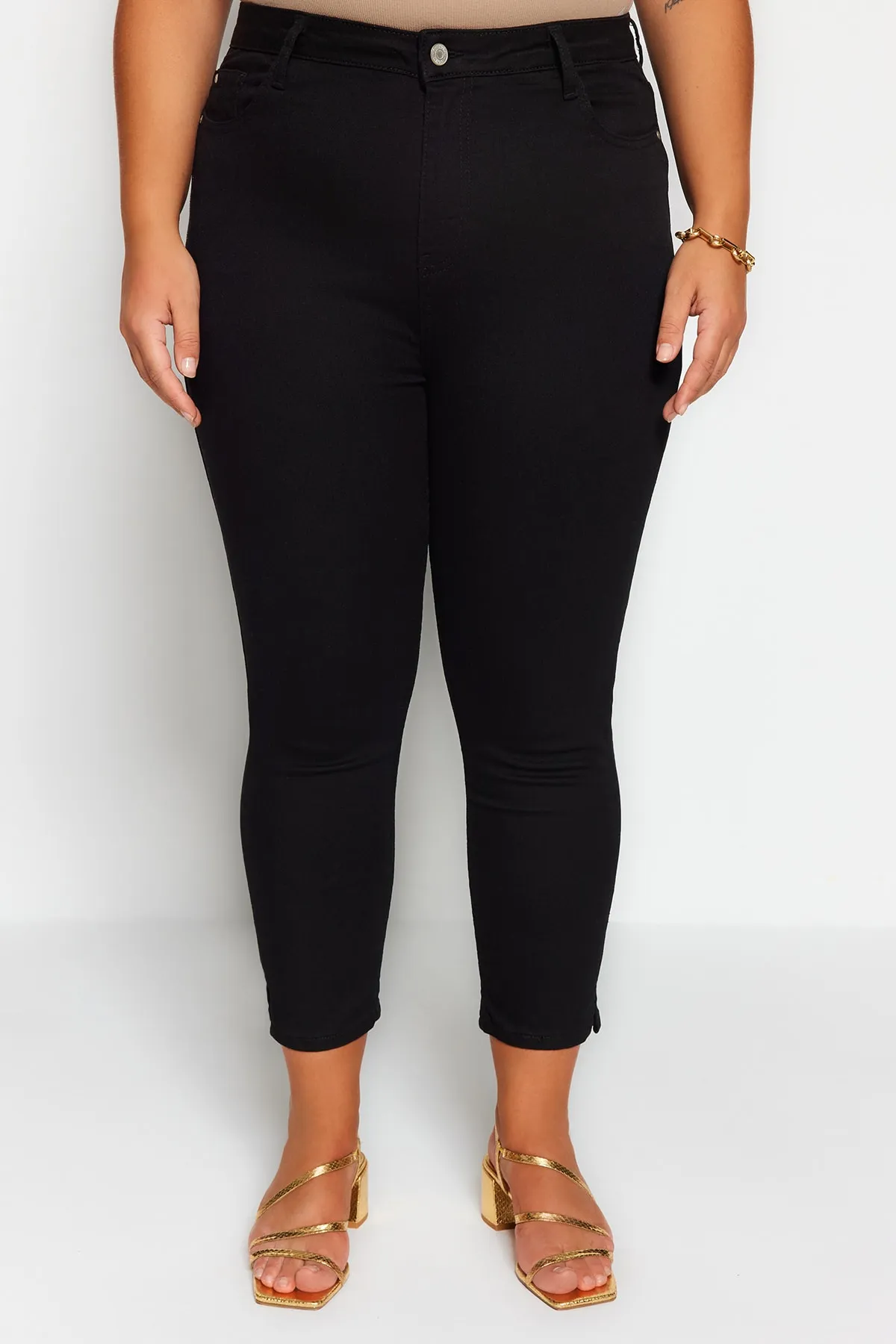 Trendyol Curve  Herren-Jeans mit schmaler Taille, lichtbeständig, schwarz, dehnbar, TBBSS23AR00015