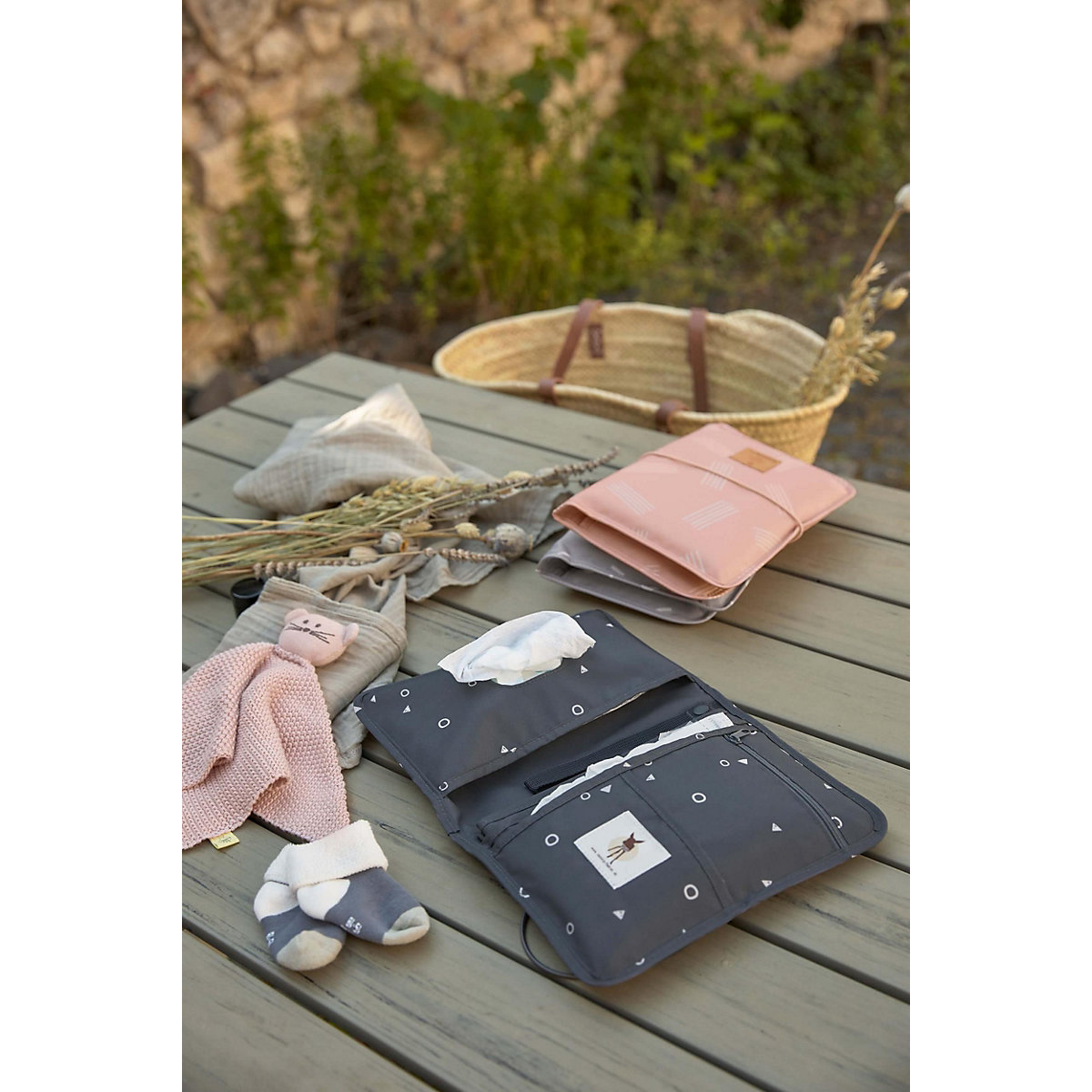 Windeltasche Changing Pouch Soft Stripes rose, inkl. Wickelunterlage