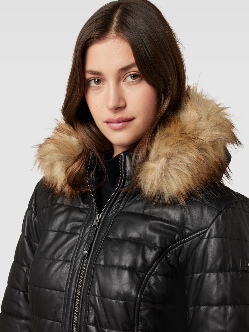 Steppjacke aus Leder in schwarz
