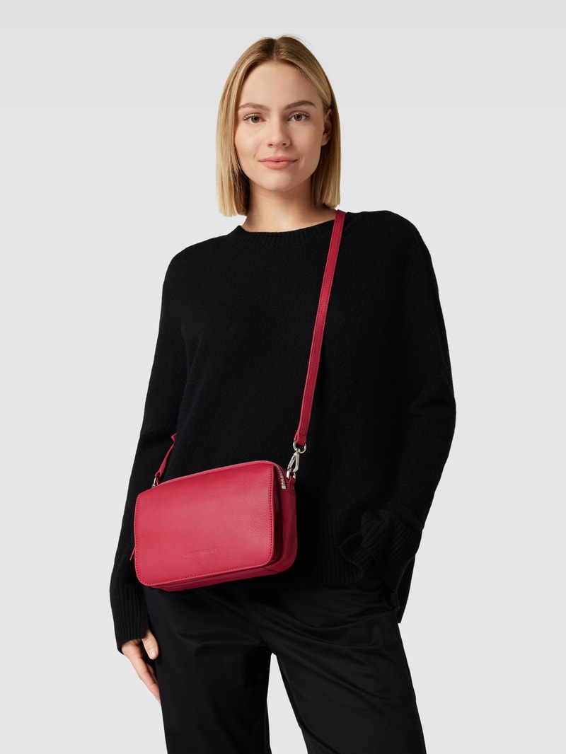 Umhängetasche aus Leder in fuchsia