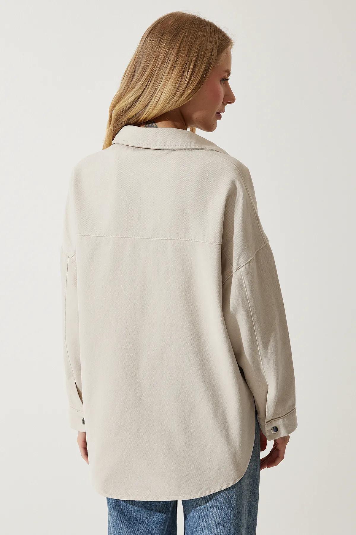 Happiness İstanbul  Cremefarbene Oversize-Gabardine-Jacke für Damen mit Taschen RV00176