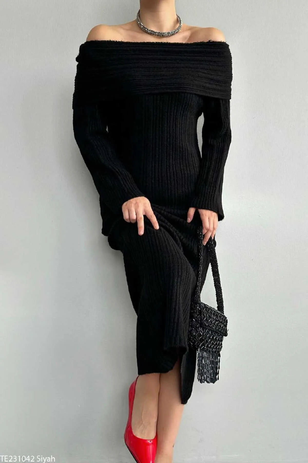 My Blog  Schwarzes Rippstrickkleid mit Madonna-Kragen für Damen