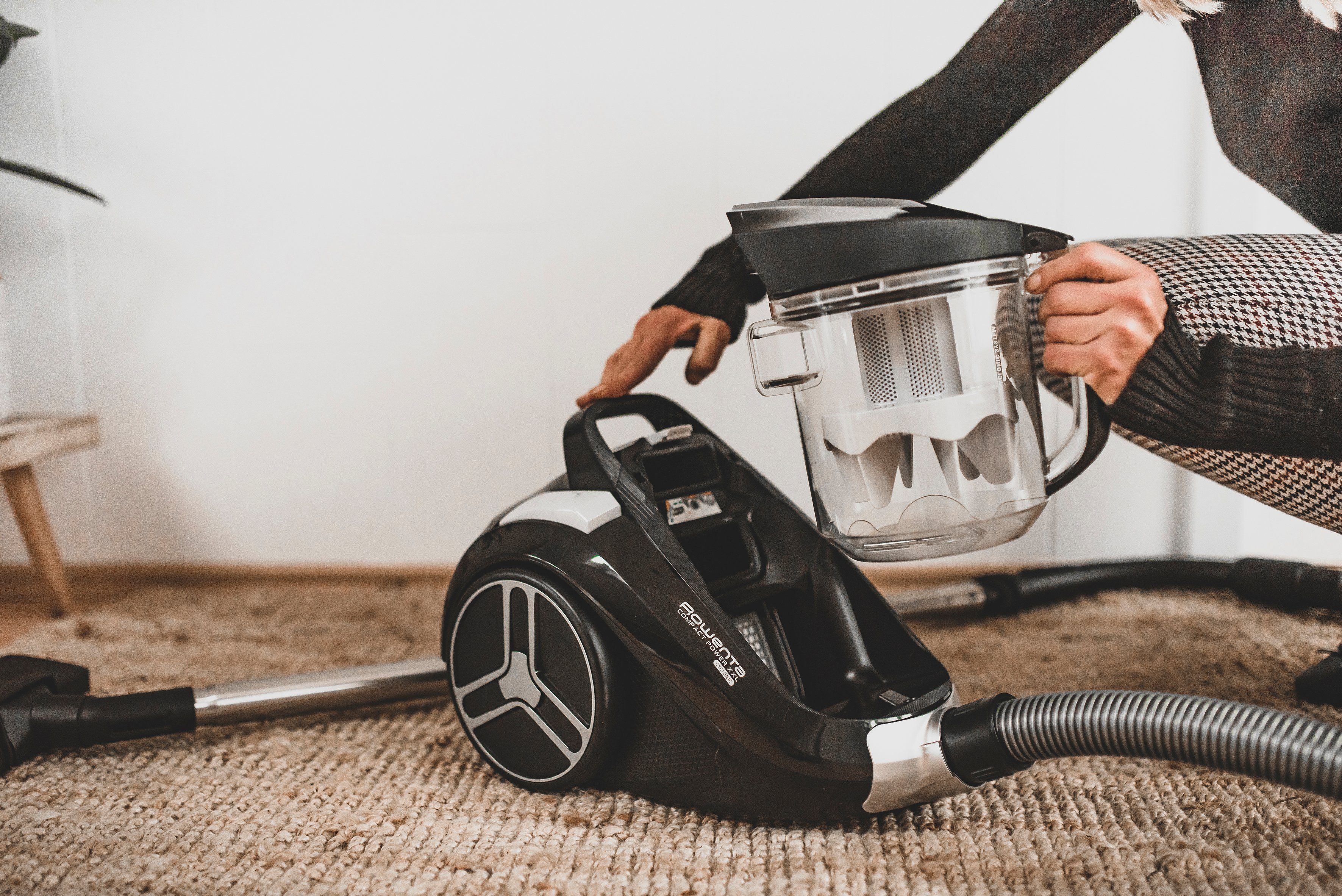 Rowenta Bodenstaubsauger RO4825 Compact Power XXL, 550 W, beutellos, inkl. Gratis Parkettdüse, sehr leise, XXL-Fassungsvermögen 2,5 Liter