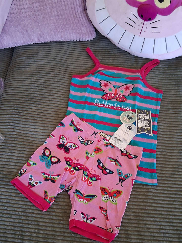 Hatley 🦋 Pyjama ⭐ kurzer Schlafanzug ⭐ Blau Rosa 🦋 Schmetterling 🦋 ...er wurde gerne getragen... Waschspuren vorhanden... sonst noch in einem guten Zustand günstig kaufen 128