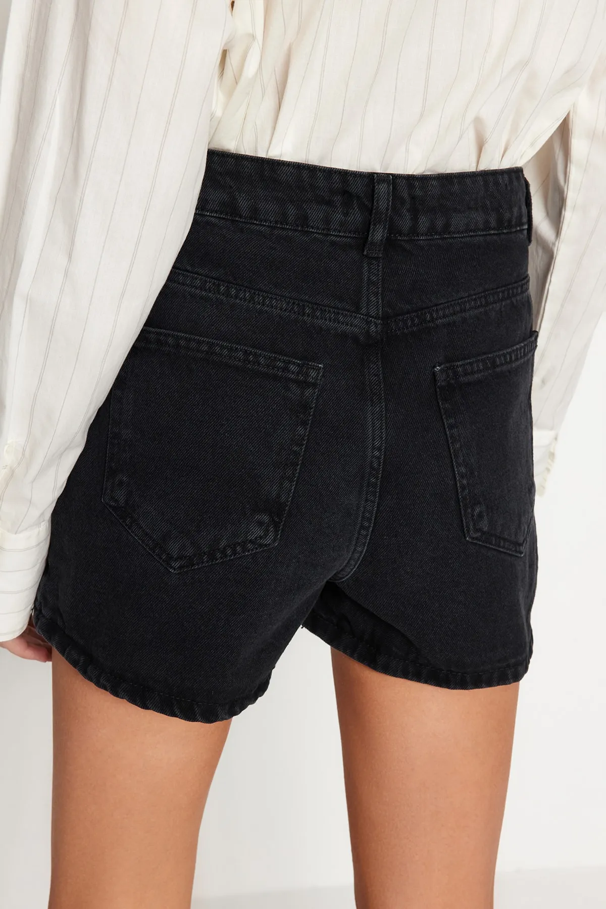 Trendyol Collection  Shorts - Schwarz - Hoher Bund
