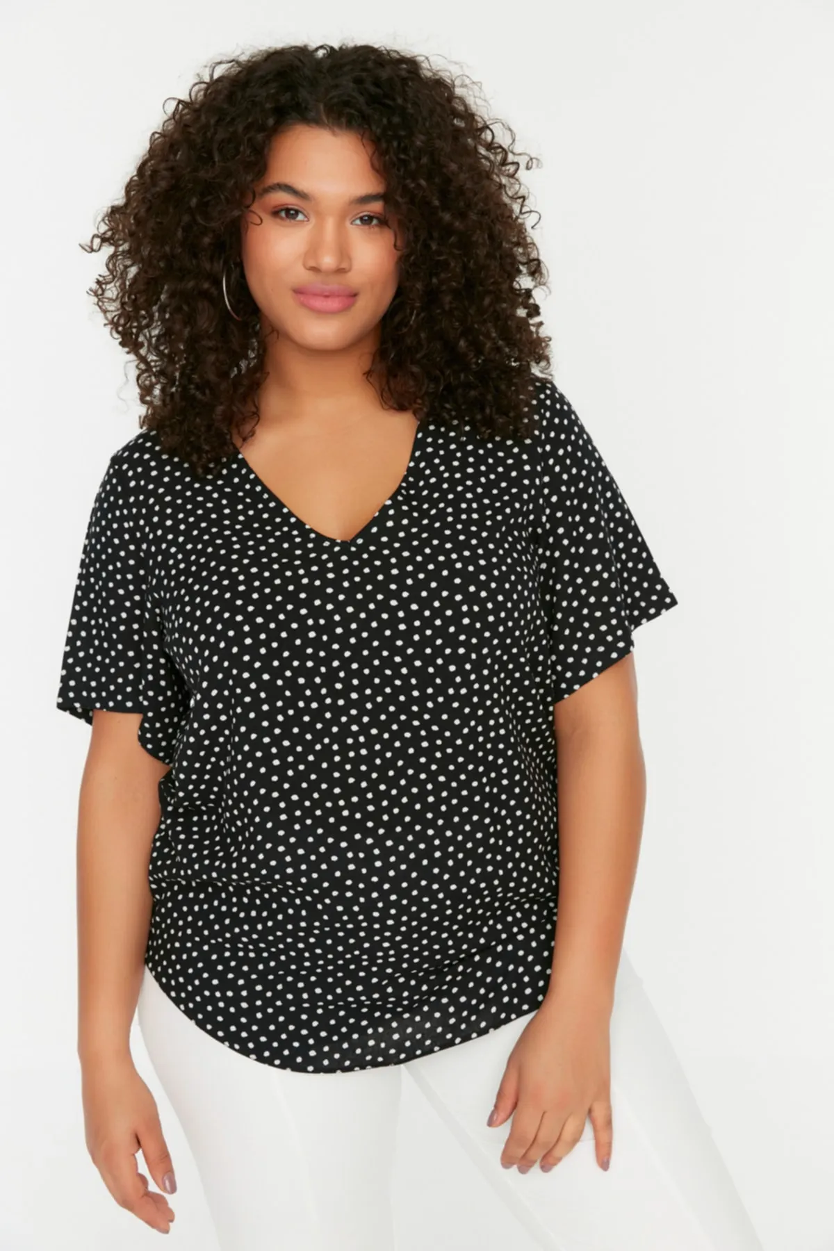Trendyol Curve  Schwarze gewebte Bluse mit Tupfenmuster TBBSS22AF0033