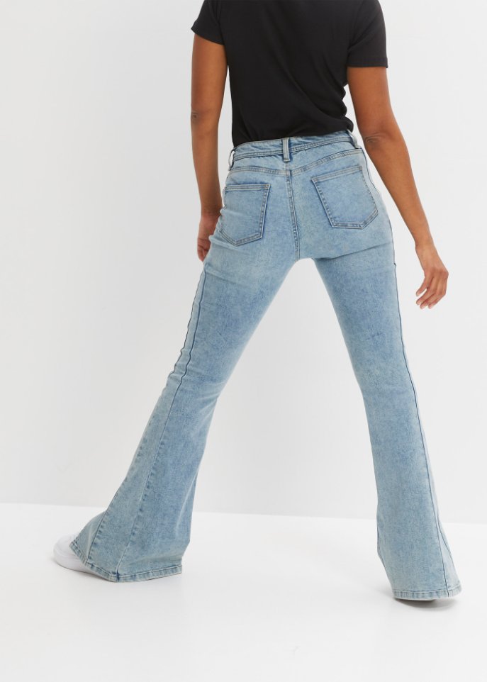 Schlagjeans mit Schlitzdetail