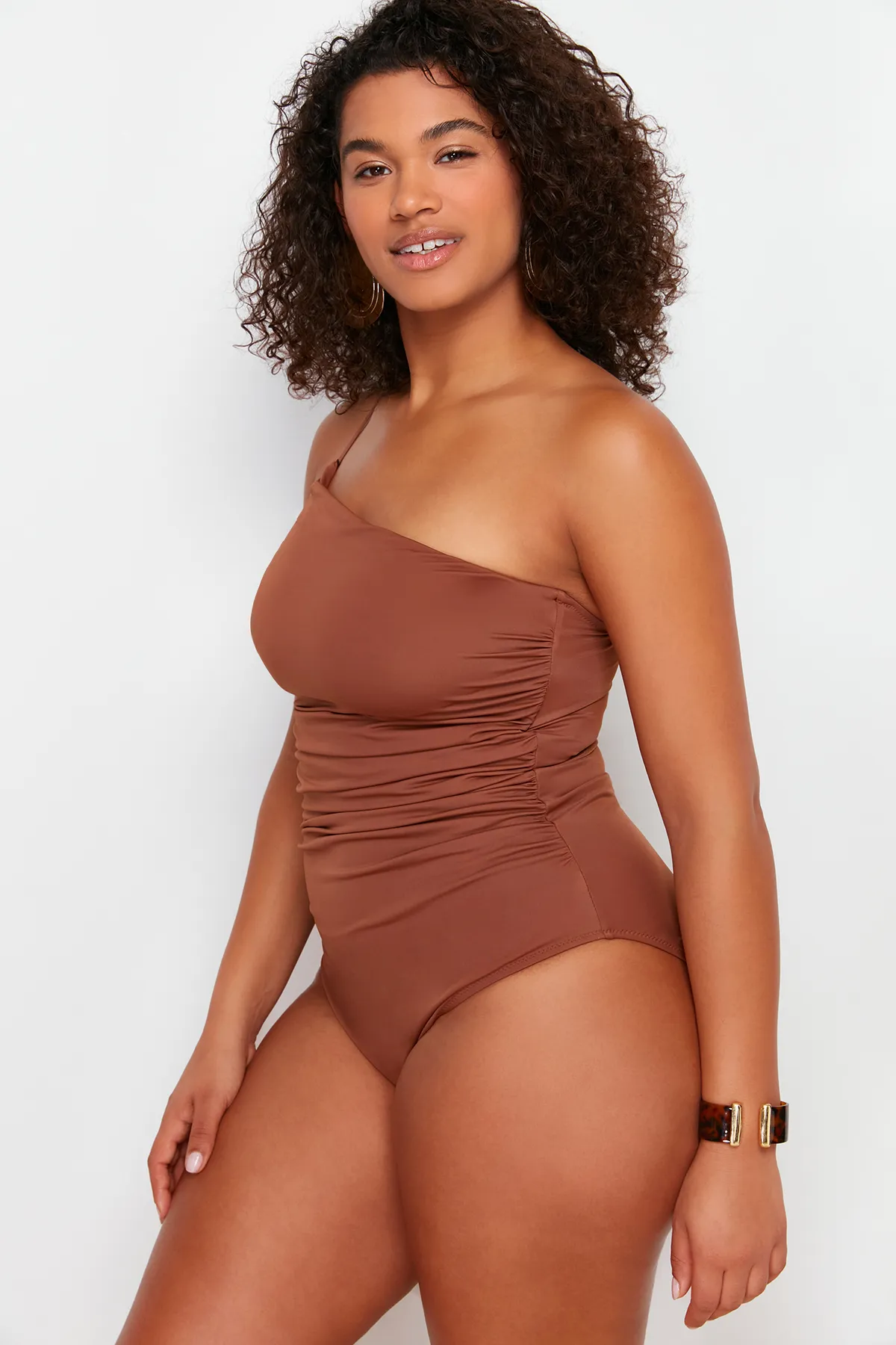 Trendyol Curve  Brauner Badeanzug mit einer Schulter TBBSS24AM00014