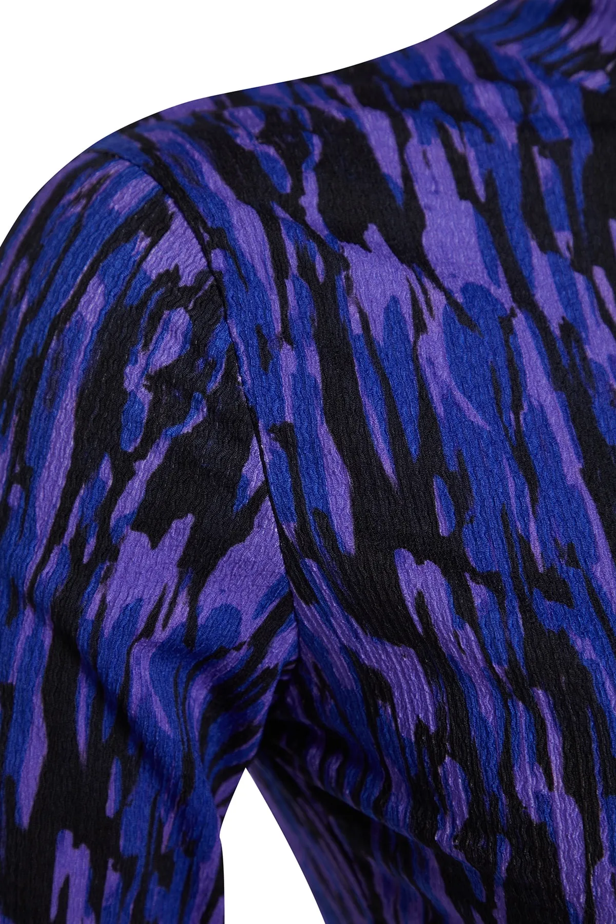 Trendyol Collection  Lila bedruckter, taillierter, hochgeschlossener Langarmpullover/strukturierte Strickbluse TWOAW22BZ0256