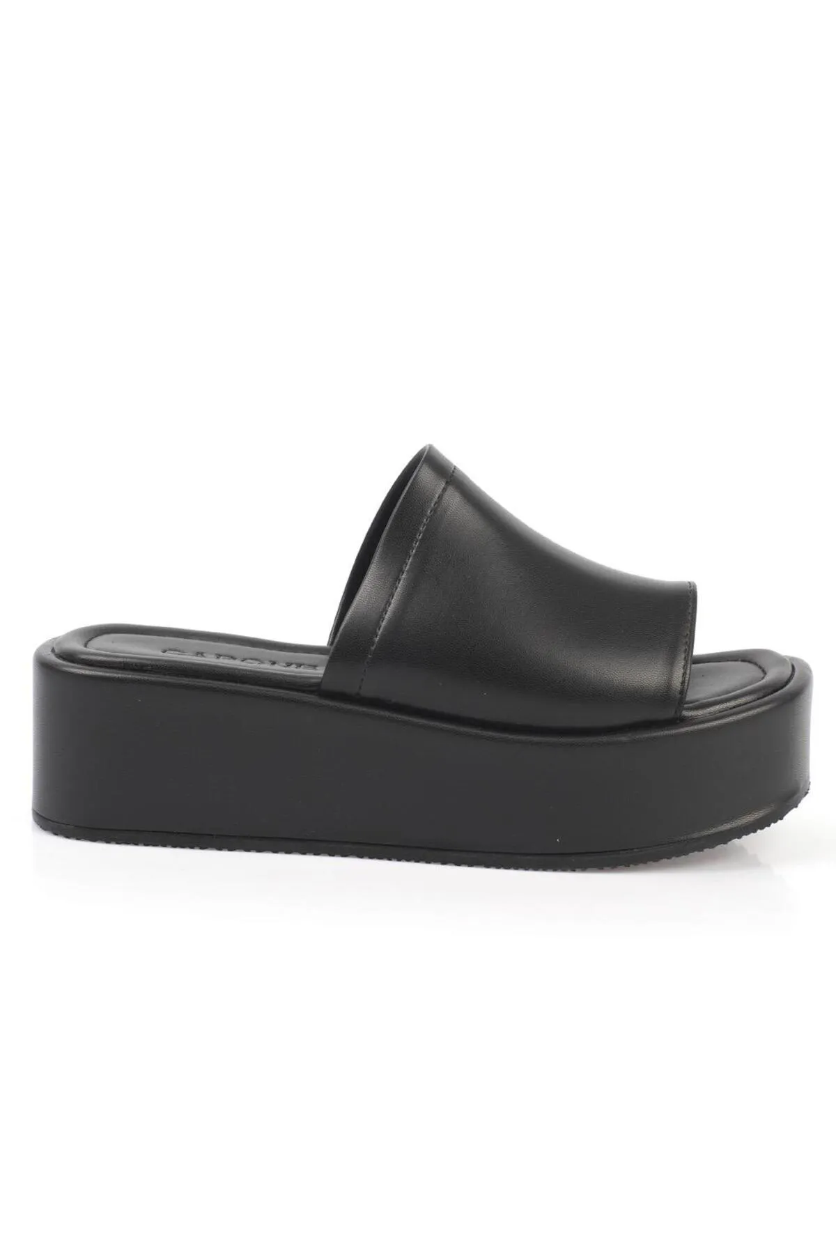 Capone Outfitters  Capone Damen-Sandalen mit einzelnem dicken Riemen und Keilabsatz in Schwarz