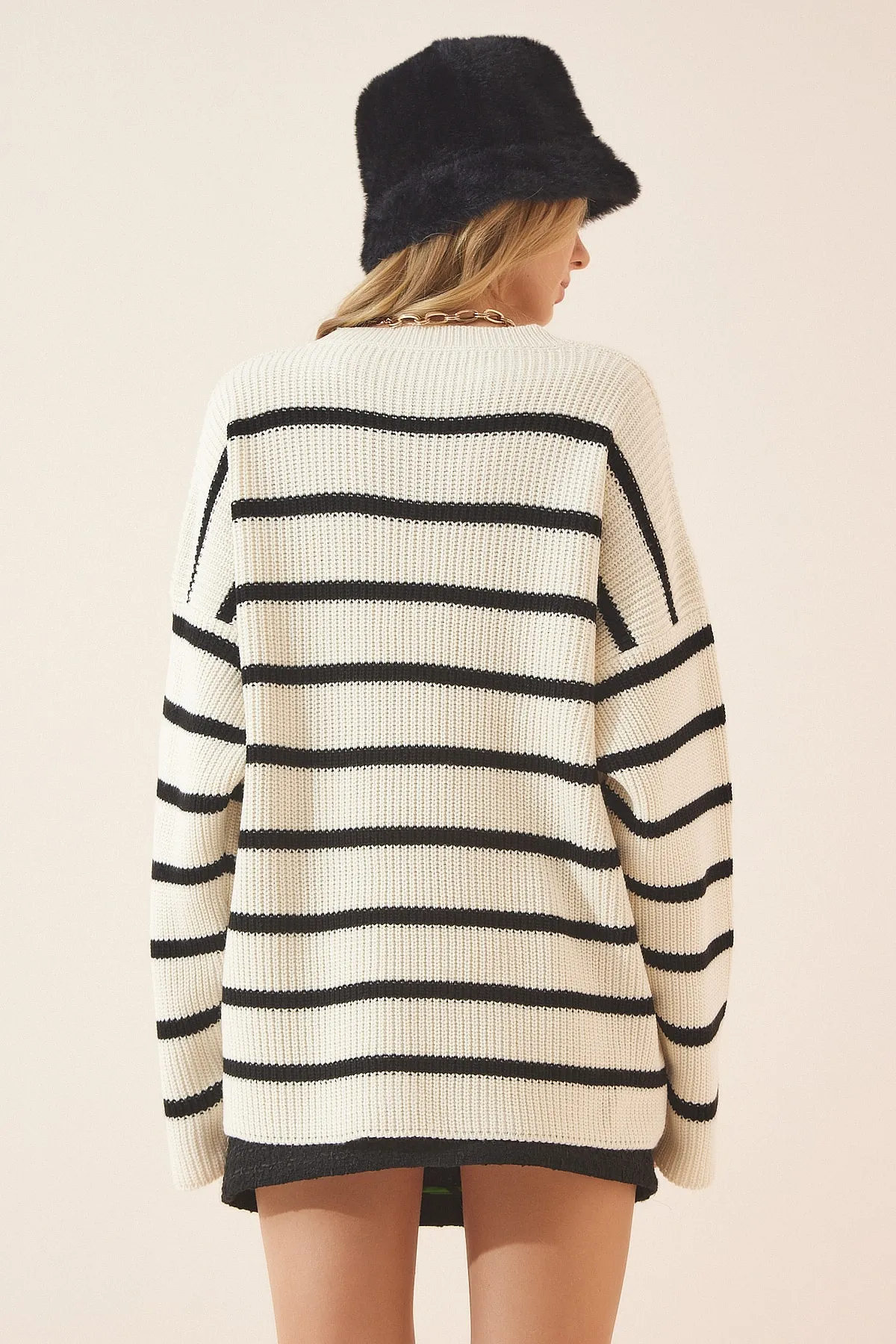Happiness İstanbul  Langes, übergroßes Strick-Sweatshirt mit Knochenstreifen für Damen YY00078