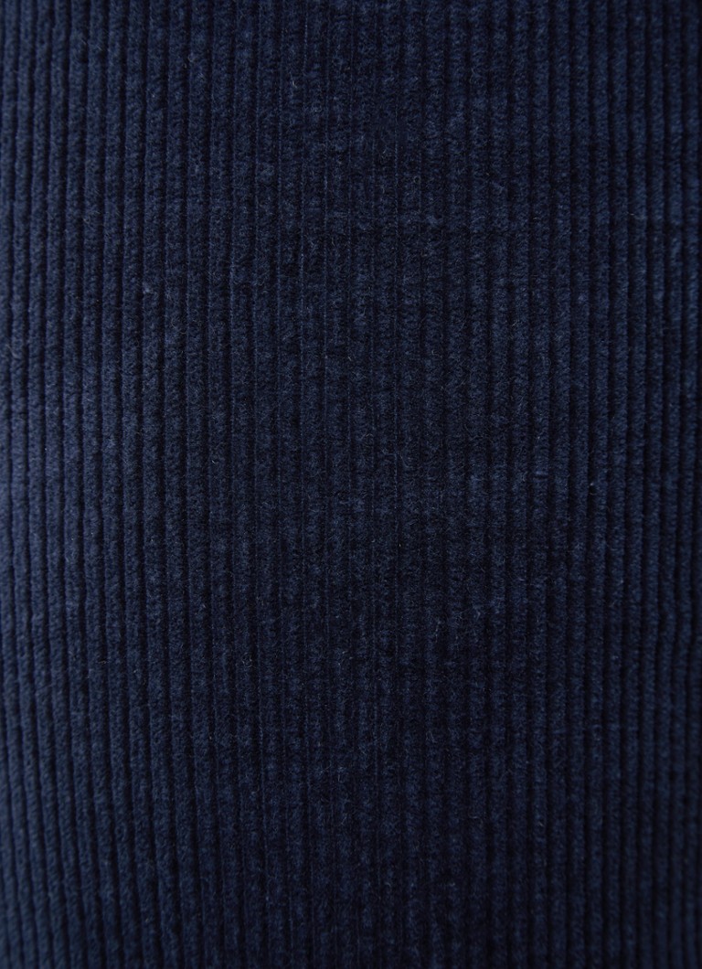 Calças de cintura alta e corte folgado em veludo cotelê, modelo Nazia, da Gerard Darel.