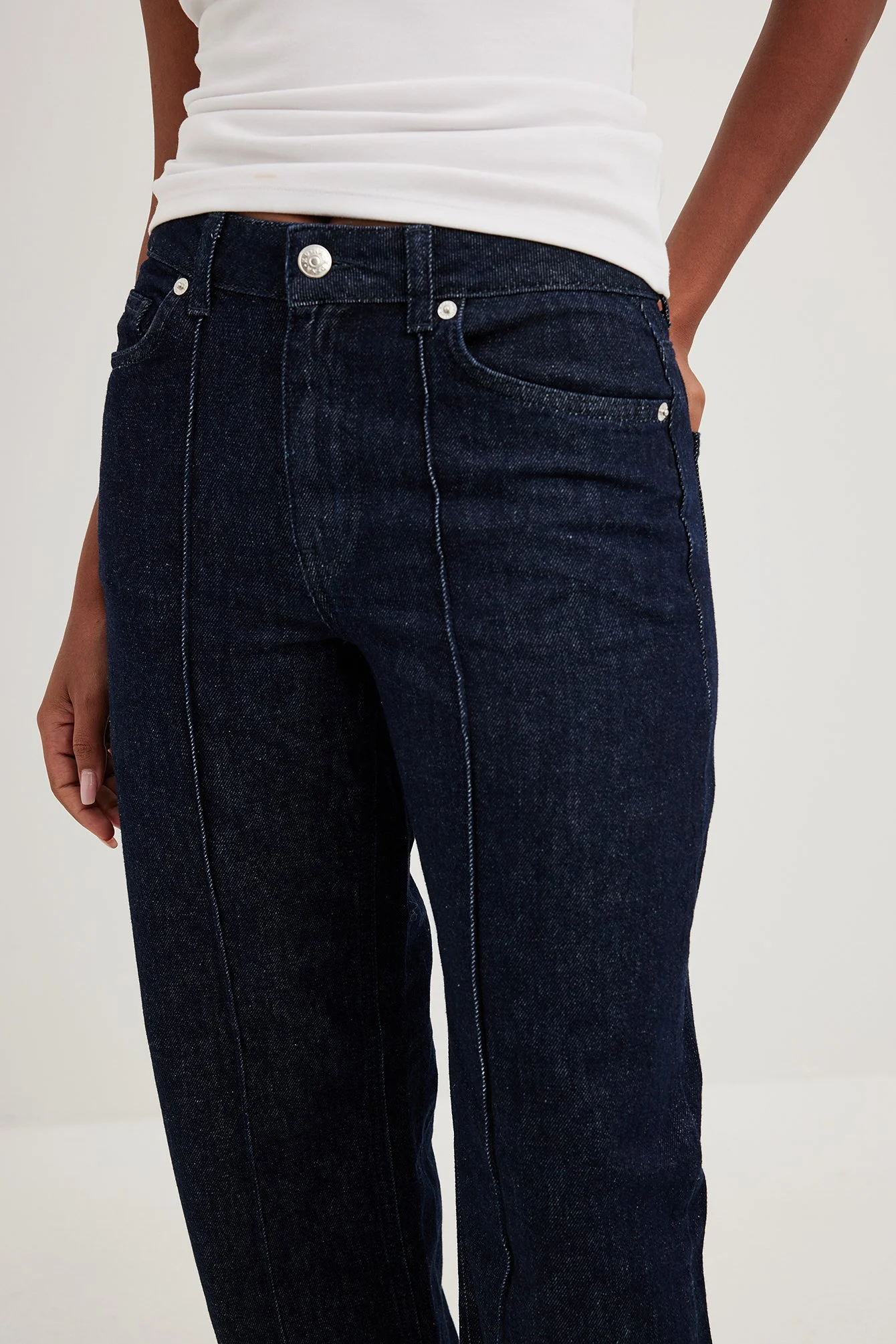 Jeanshose mit Falte vorne